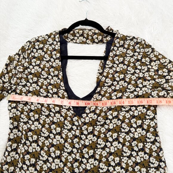 Women Fluter by Dance & Marvel Floral Deep V-neck Blouse in White Mustard Small - Picture 4 of 10